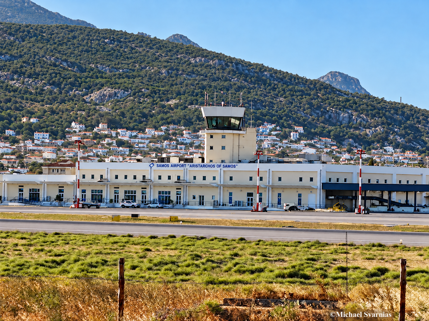 Το κτίριο και ο πύργος ελέγχου του αεροδρομίου Σάμου «Αρίσταρχος ο Σάμιος».