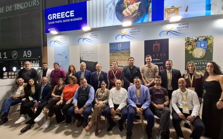Εκπρόσωποι και επιχειρηματίες στο περίπτερο της Περιφέρειας Βορείου Αιγαίου στη SIAL Paris 2026